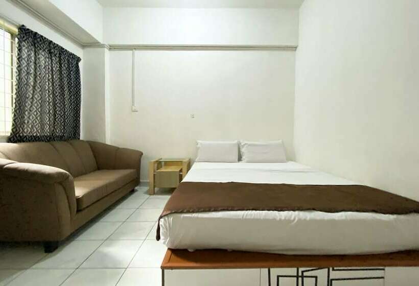 Hotelli Oyo 90184 Api Api Guesthouse 533