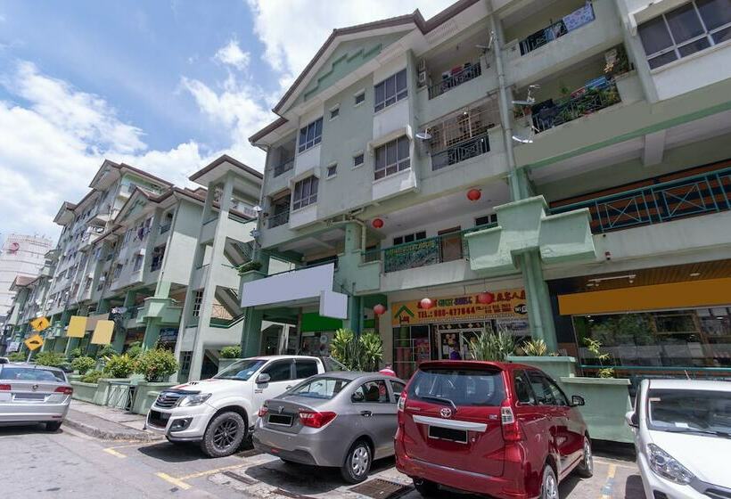 Hotelli Oyo 90184 Api Api Guesthouse 533