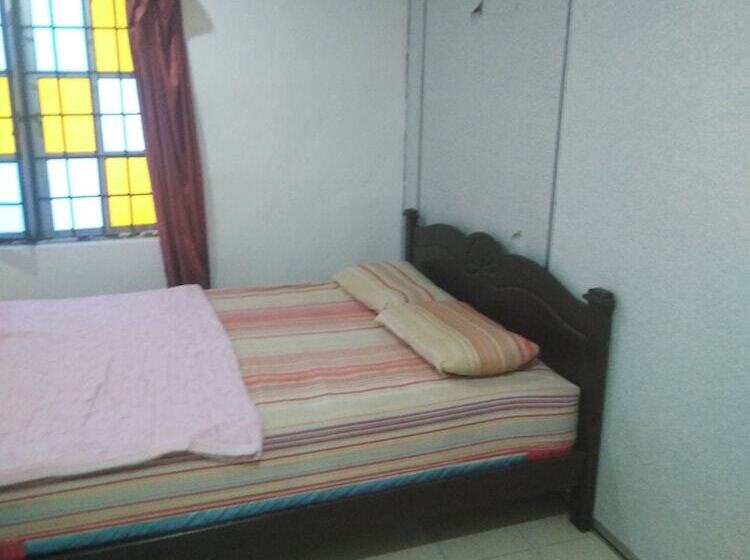 בית מלון כפרי Tyh