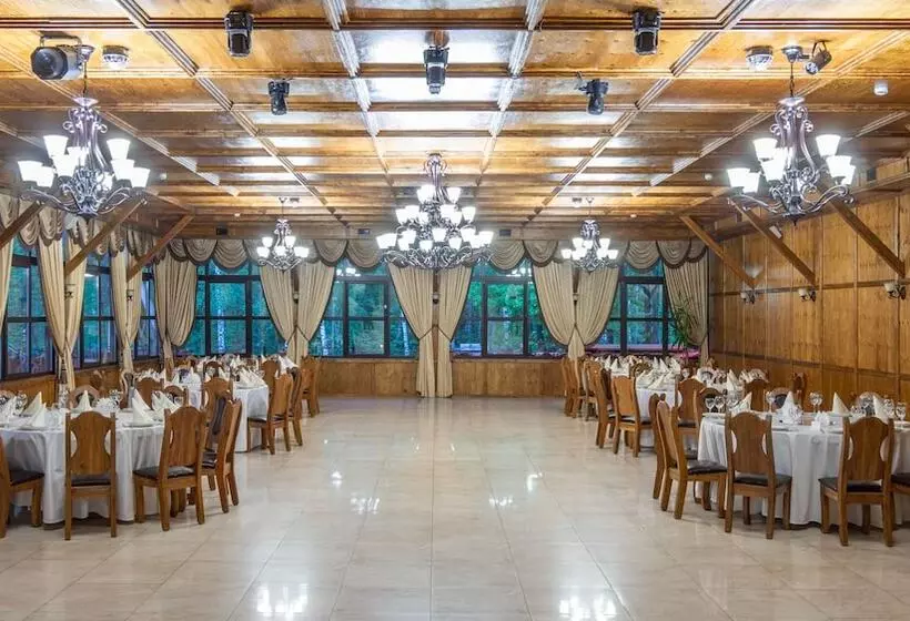 Hotelli Yuzhny Dvorik