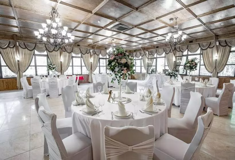 Hotelli Yuzhny Dvorik