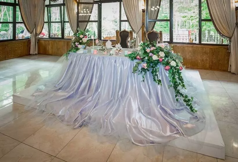 Hotelli Yuzhny Dvorik