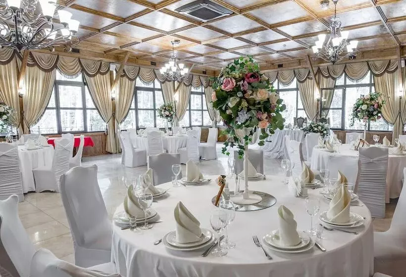 Hotelli Yuzhny Dvorik