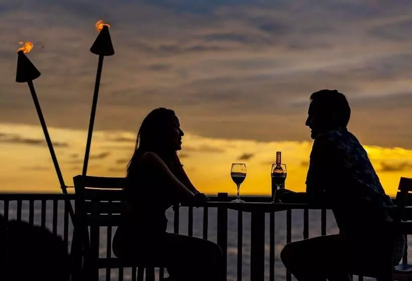 Outrigger Kona Resort And Spa