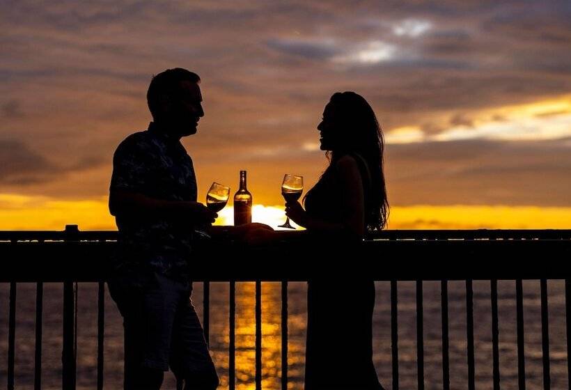 Outrigger Kona Resort And Spa