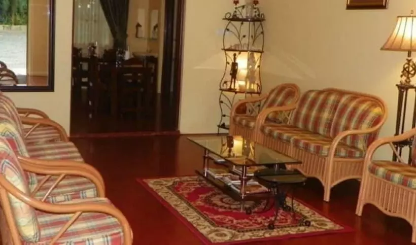 پانسیون Elena Lodge