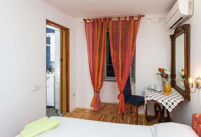 פנסיון Rooms Fausta Old Town