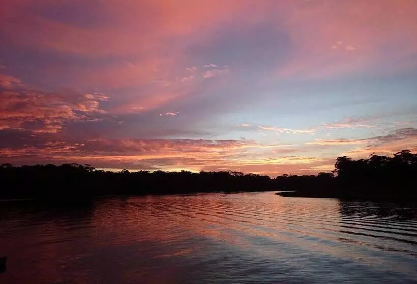 ペンション Tortuguero Adventures Guesthouse