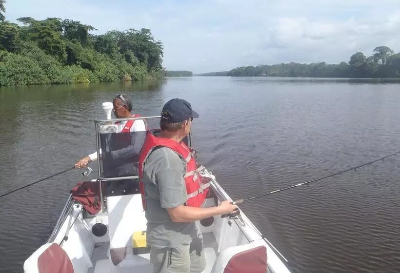 ペンション Tortuguero Adventures Guesthouse