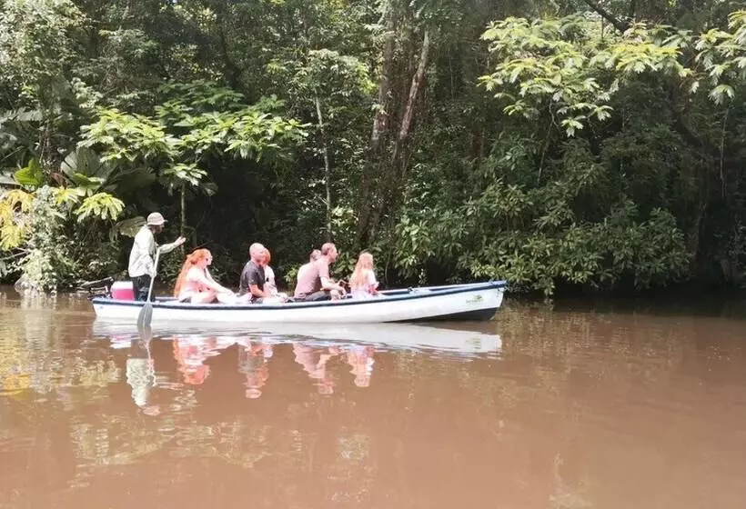 ペンション Tortuguero Adventures Guesthouse