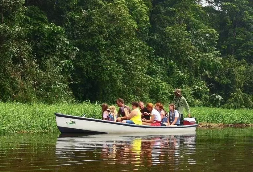 ペンション Tortuguero Adventures Guesthouse