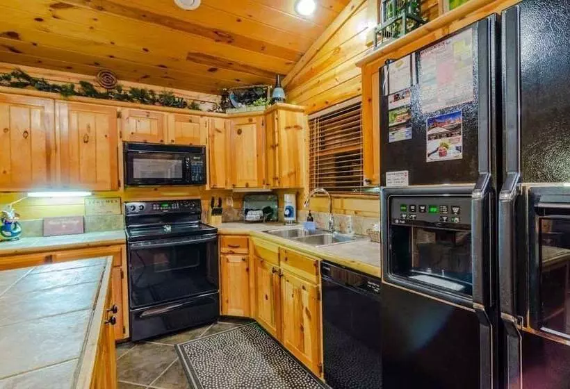 Crooked Pine Cabin With Swing And Hot Tub On The Deck By Redawning