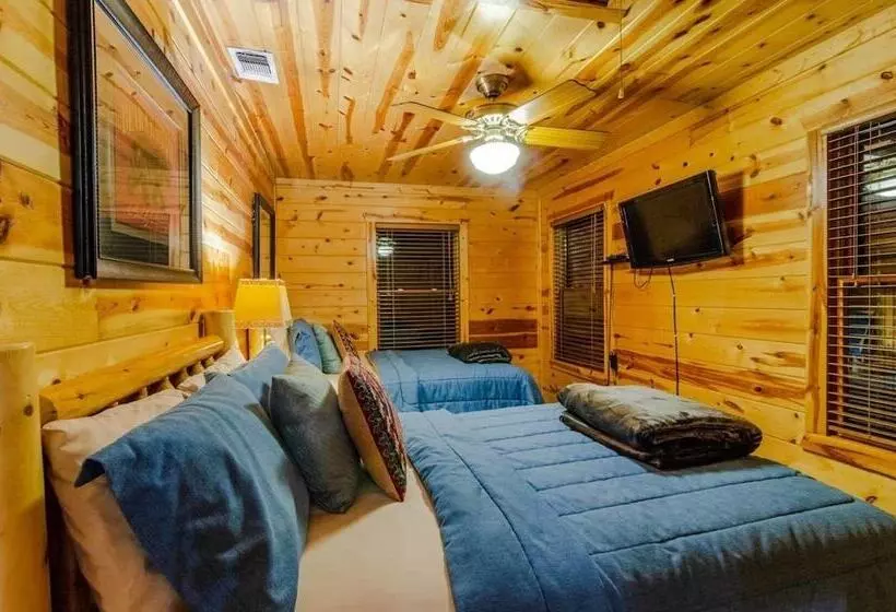 Crooked Pine Cabin With Swing And Hot Tub On The Deck By Redawning