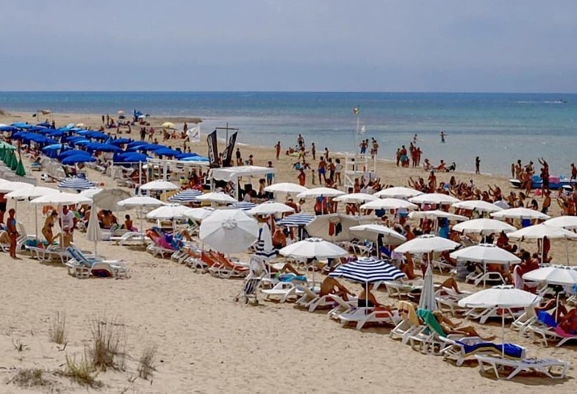 פונדק Kartibubbo Beach Resort