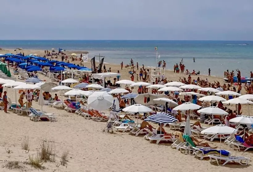 Hostelli Kartibubbo Beach Resort