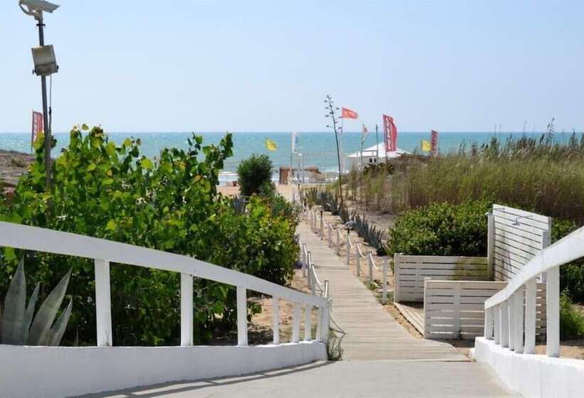 פונדק Kartibubbo Beach Resort