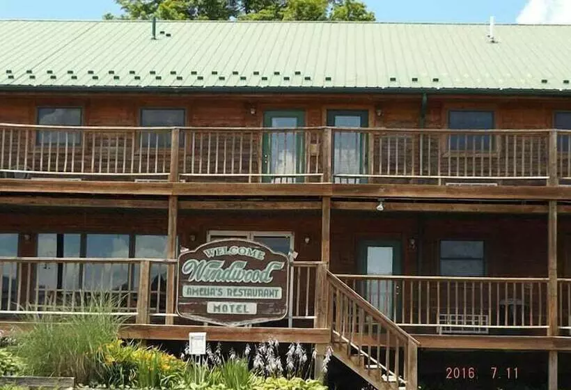 簡易ホテル Windwood Fly In Resort