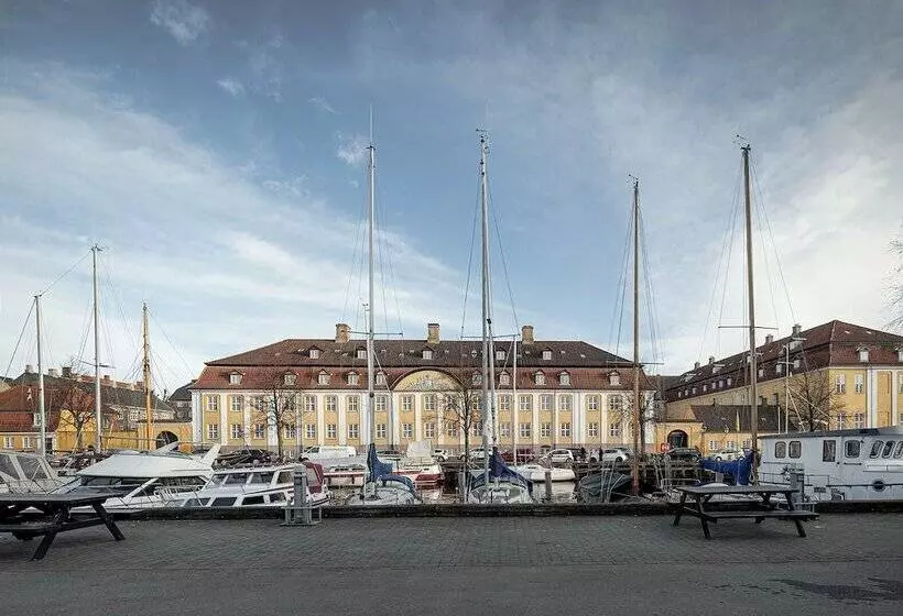 هتل Kanalhuset
