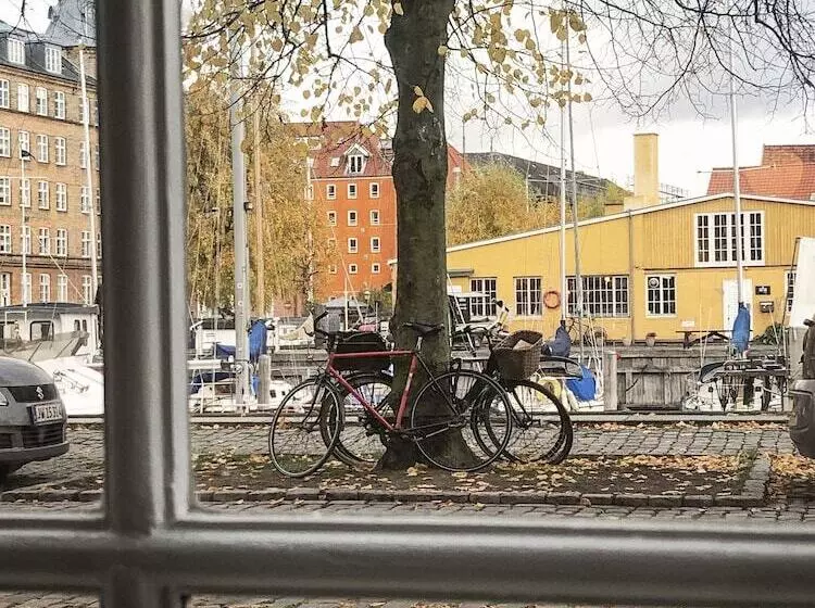 هتل Kanalhuset