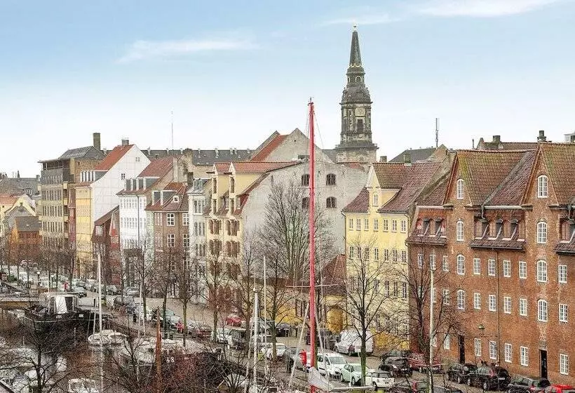 هتل Kanalhuset