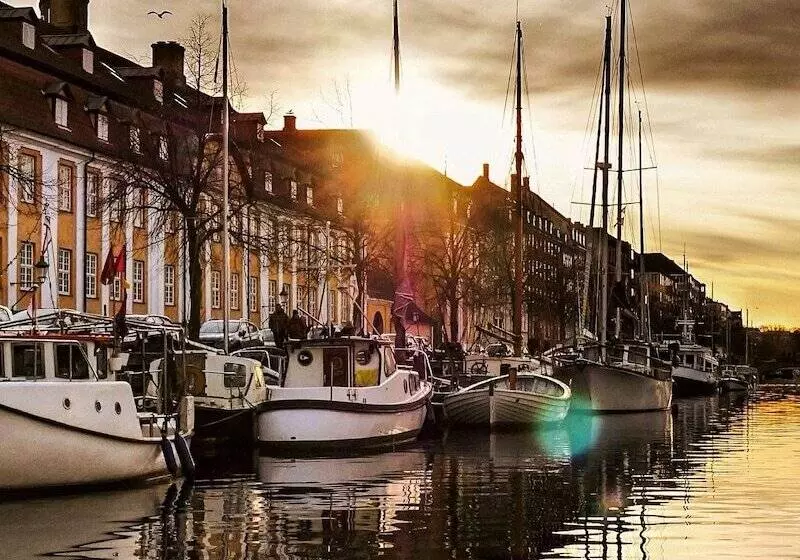 هتل Kanalhuset