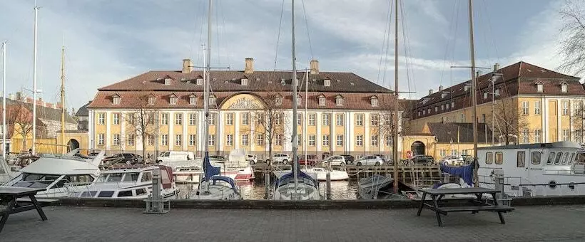 هتل Kanalhuset