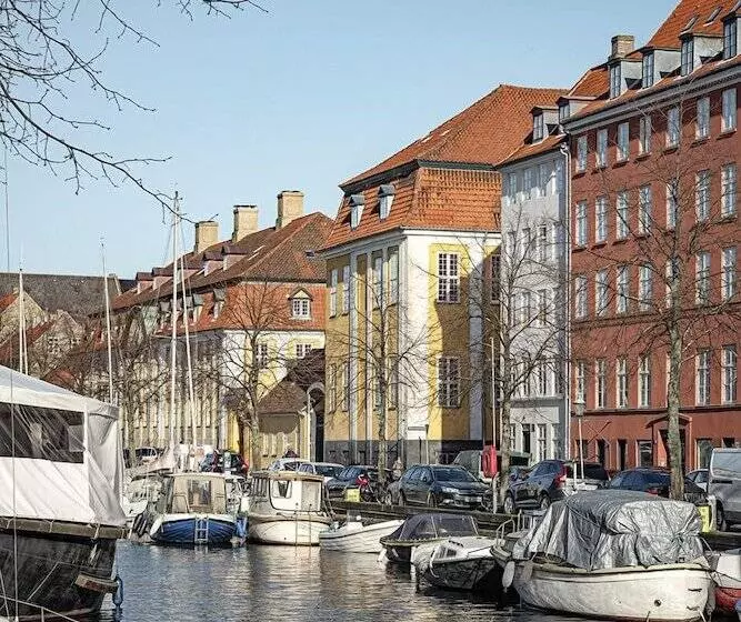 هتل Kanalhuset