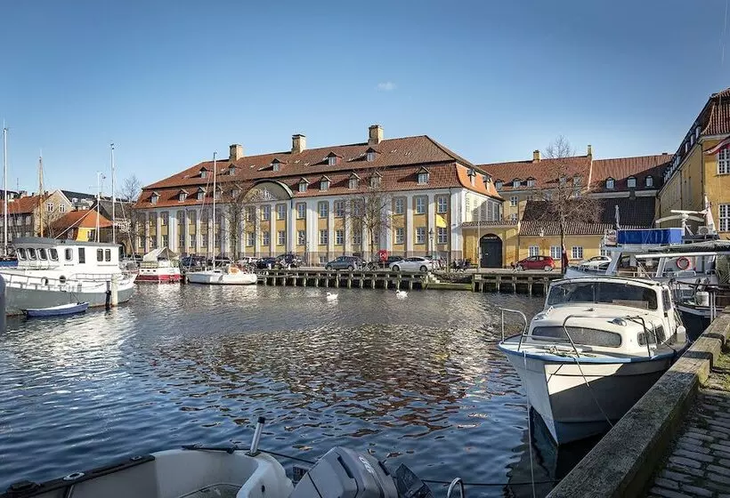 هتل Kanalhuset