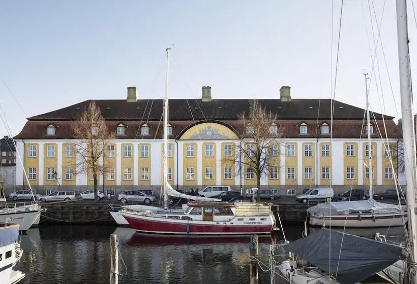 هتل Kanalhuset