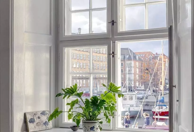 هتل Kanalhuset