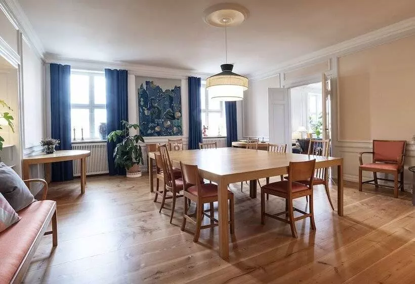 هتل Kanalhuset