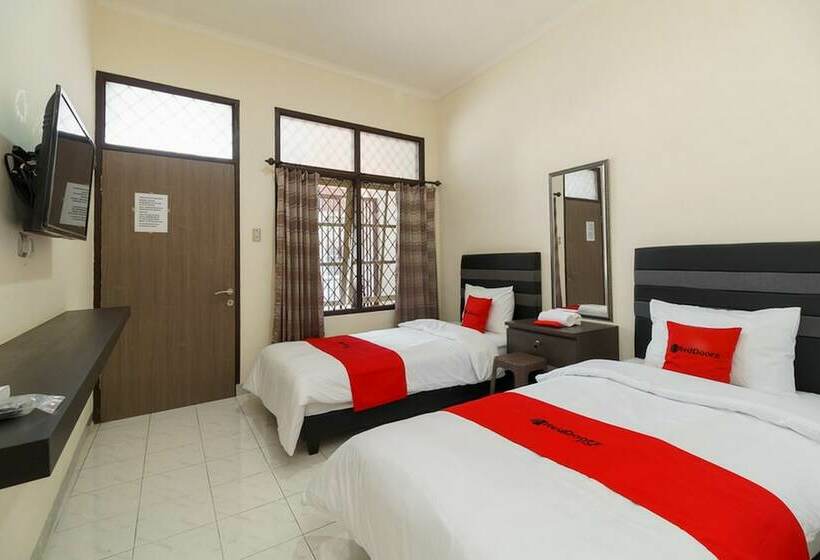בית מלון כפרי Reddoorz @ Cangkring Street Cirebon