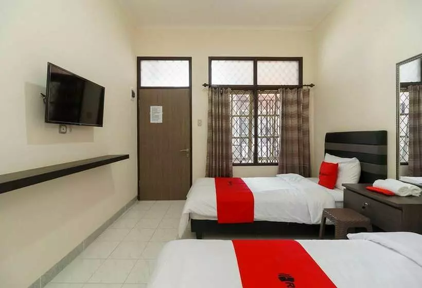 ホテル Reddoorz @ Cangkring Street Cirebon