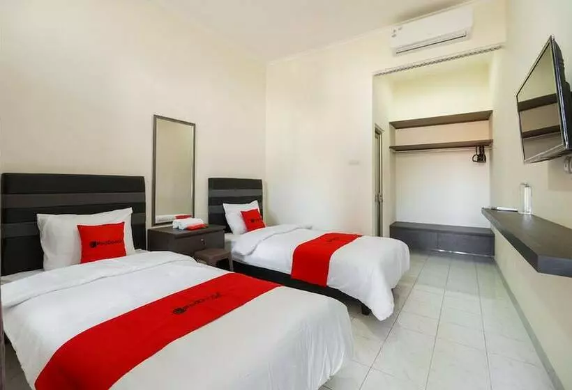 ホテル Reddoorz @ Cangkring Street Cirebon