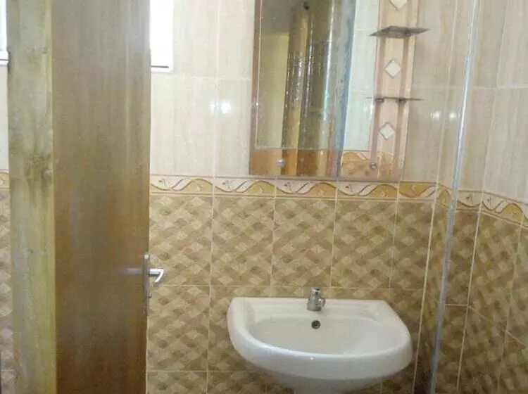 هتل Shelton Villa