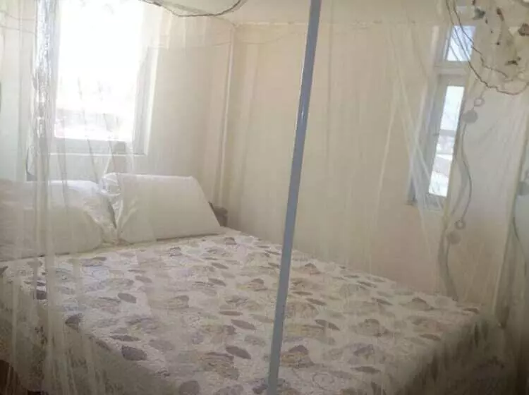 هتل Shelton Villa