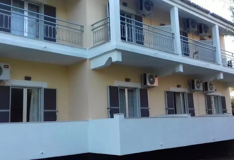 ペンション Full House Kavos