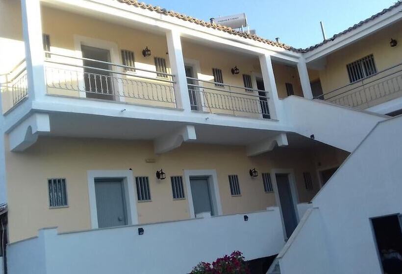 פנסיון Full House Kavos