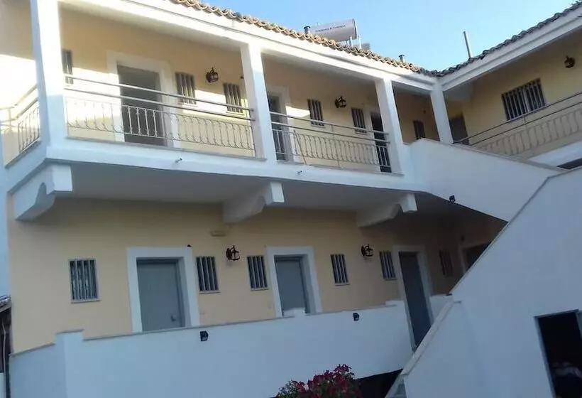 ペンション Full House Kavos