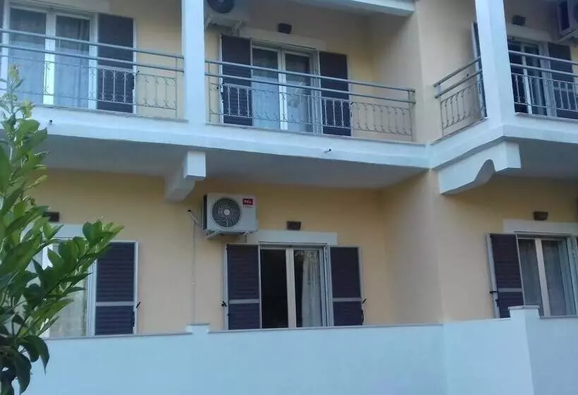 ペンション Full House Kavos