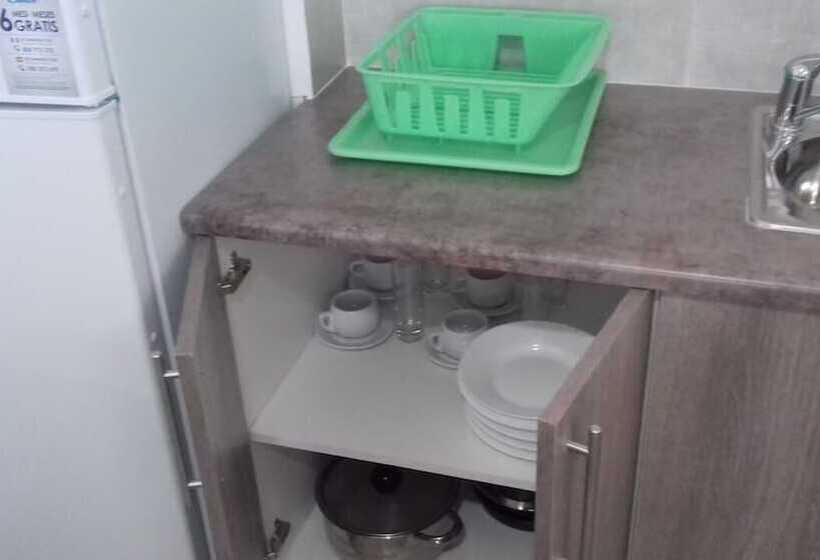 פנסיון Full House Kavos