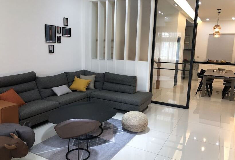 پانسیون Single Eyelid Hostel