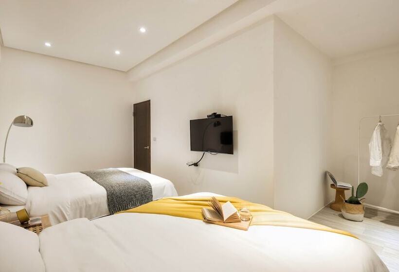 پانسیون Single Eyelid Hostel