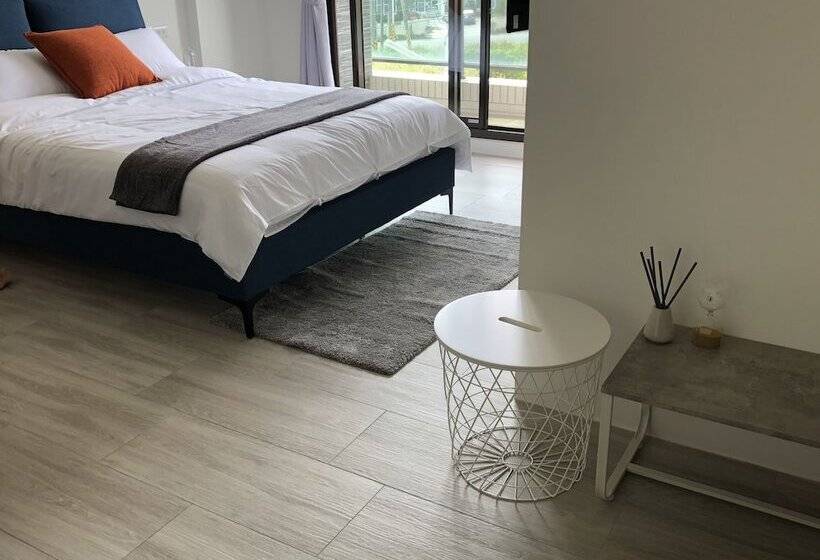 پانسیون Single Eyelid Hostel