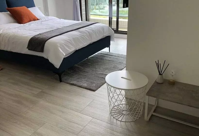 پانسیون Single Eyelid Hostel