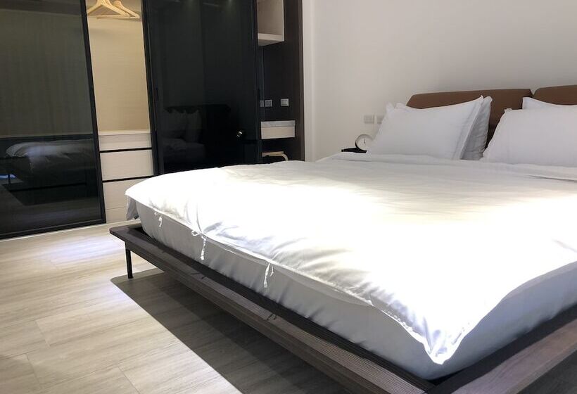 پانسیون Single Eyelid Hostel