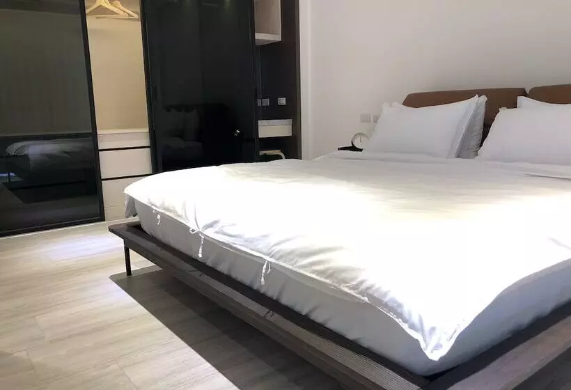 پانسیون Single Eyelid Hostel