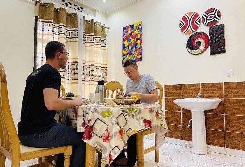 پانسیون Virunga Homestays