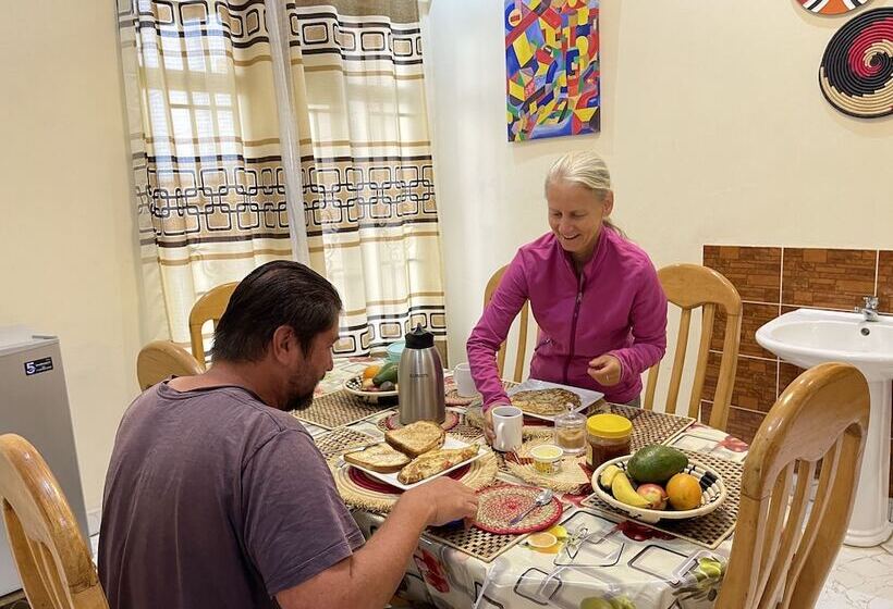 پانسیون Virunga Homestays