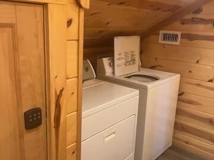 Ridgeview Retreat Seclude Cabin Includes Wifi, Cable, And Charcoal Grill By Redawning